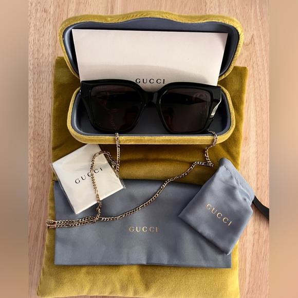 Gucci sunglasses with chain - Picture 1 of 5